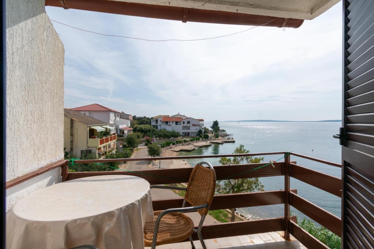 Apartments By The Sea Mandre, Pag - 4101 Kolan Esterno foto