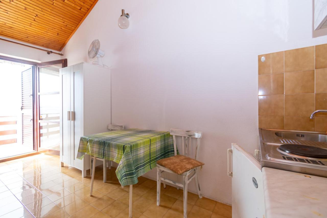 Apartments By The Sea Mandre, Pag - 4101 Kolan Esterno foto