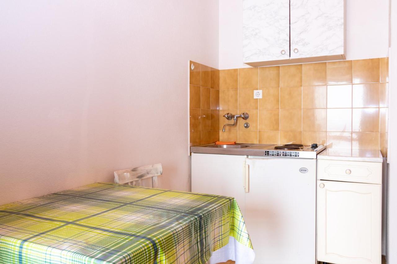 Apartments By The Sea Mandre, Pag - 4101 Kolan Esterno foto