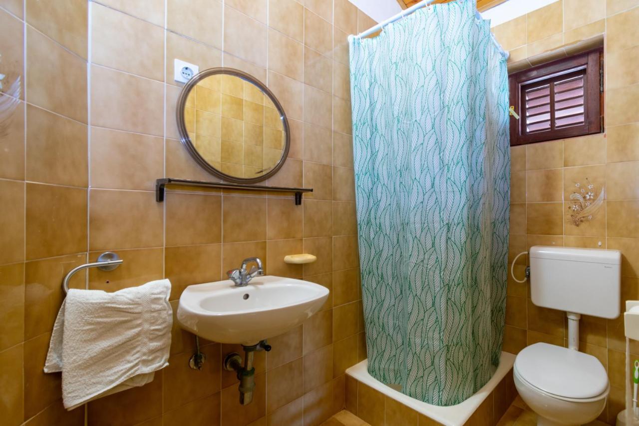 Apartments By The Sea Mandre, Pag - 4101 Kolan Esterno foto