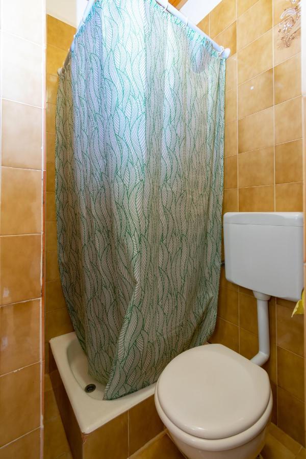 Apartments By The Sea Mandre, Pag - 4101 Kolan Esterno foto