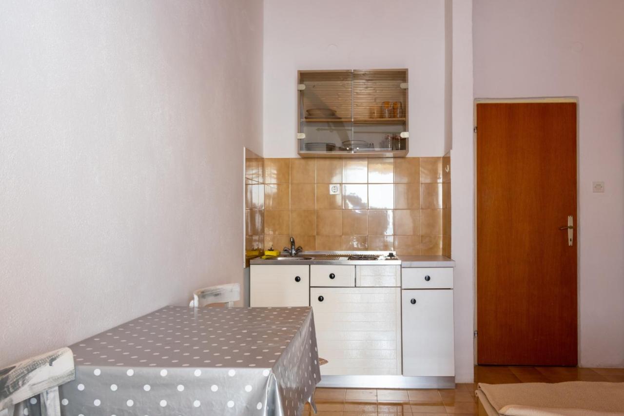 Apartments By The Sea Mandre, Pag - 4101 Kolan Esterno foto