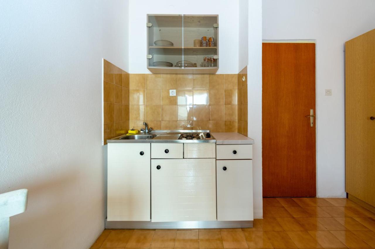 Apartments By The Sea Mandre, Pag - 4101 Kolan Esterno foto