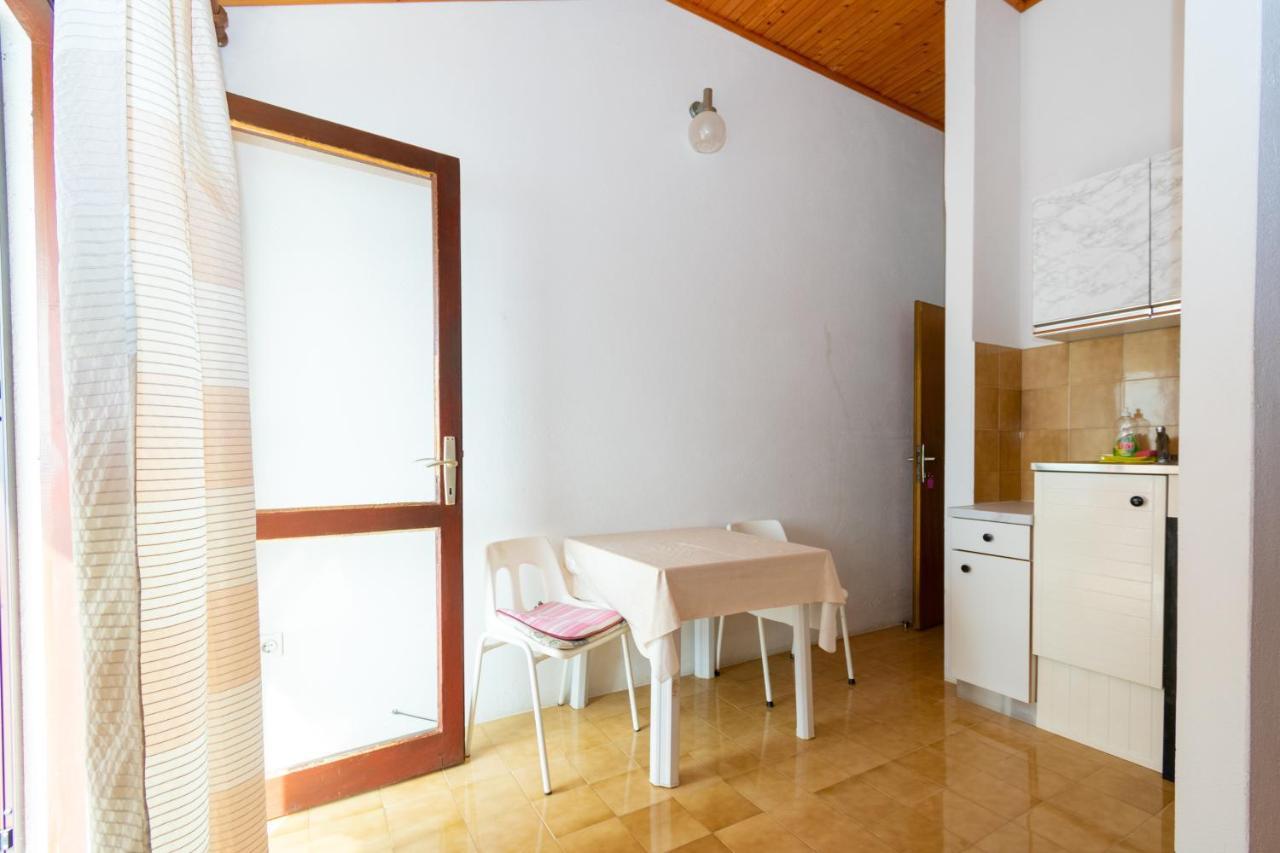 Apartments By The Sea Mandre, Pag - 4101 Kolan Esterno foto